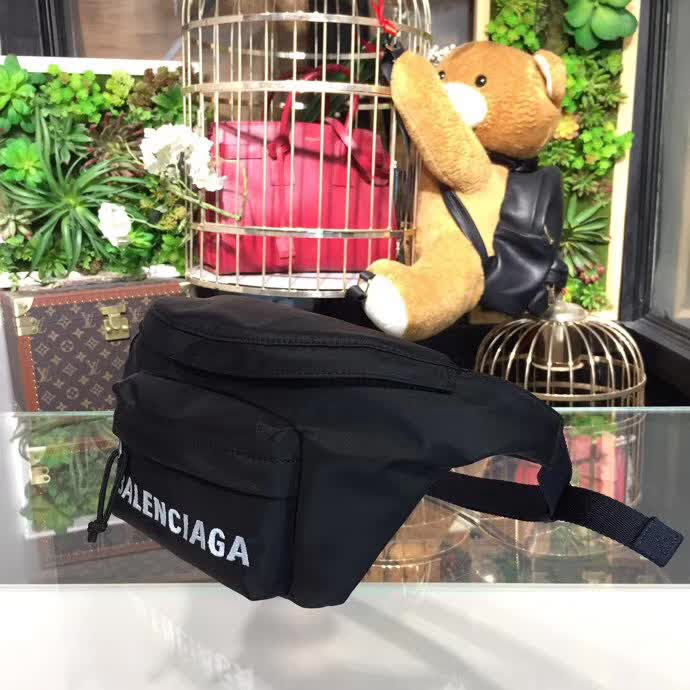 BALENCIAG巴黎世家 專櫃同步更新 帆布胸包腰包 簡約兩用包  BL1255